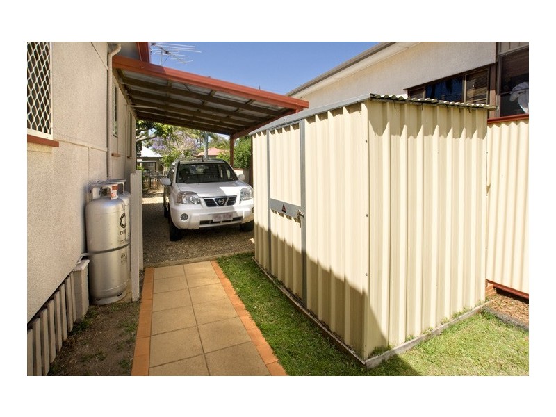 16 Bramble Street, Woody Point QLD 4019