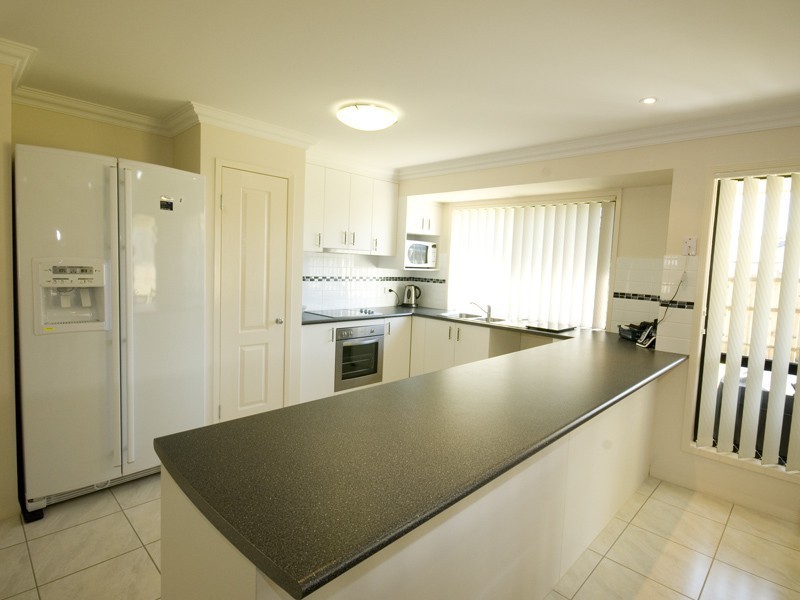 6 Lee Court, Rothwell QLD 4022