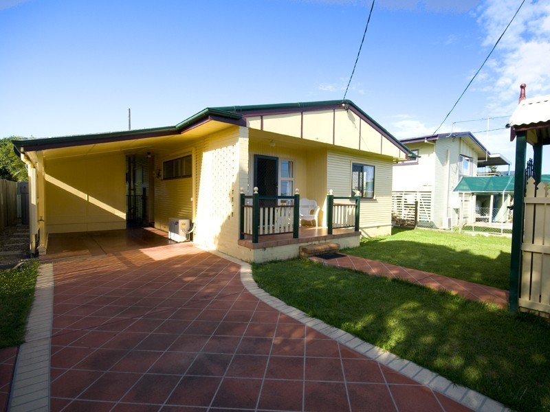 6 Davis Street, Redcliffe QLD 4020