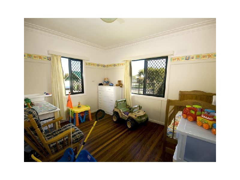 6 Davis Street, Redcliffe QLD 4020