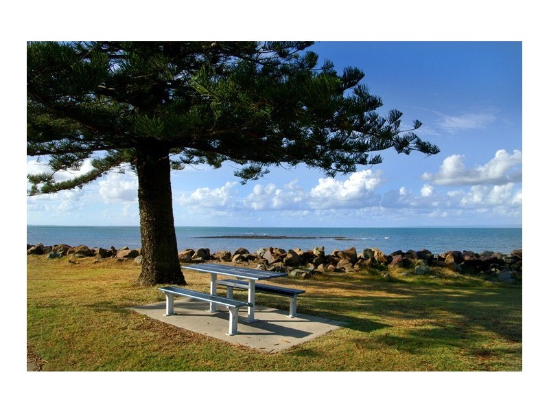 9 Rock Street, Scarborough QLD 4020