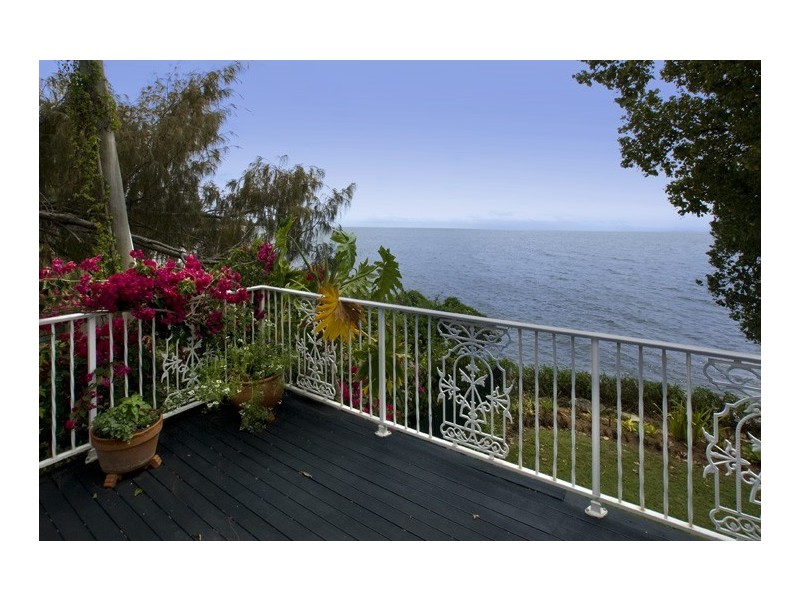 28 Whytecliffe Parade, Woody Point QLD 4019