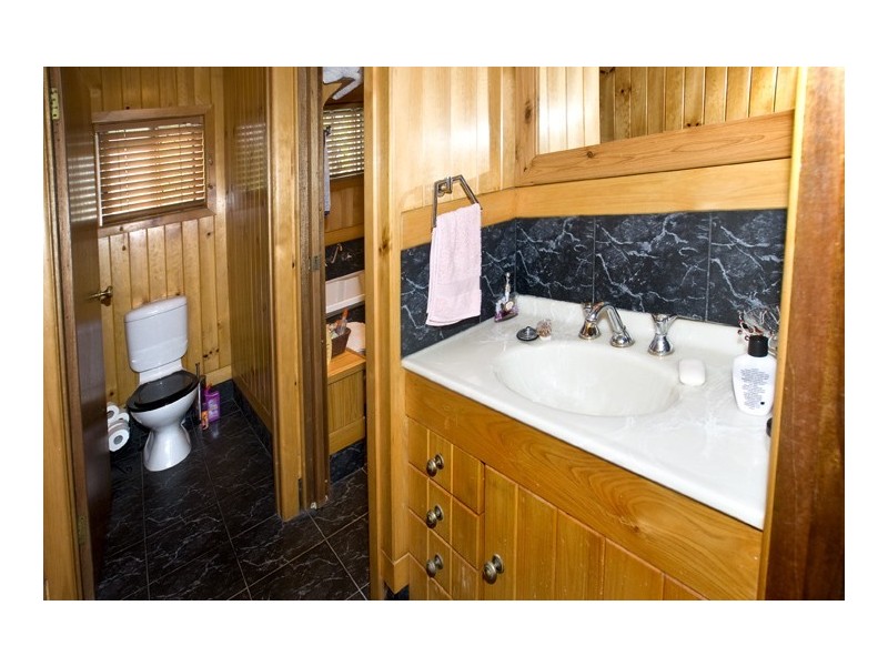 28 Whytecliffe Parade, Woody Point QLD 4019