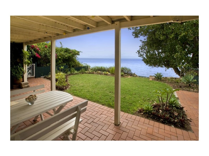 28 Whytecliffe Parade, Woody Point QLD 4019