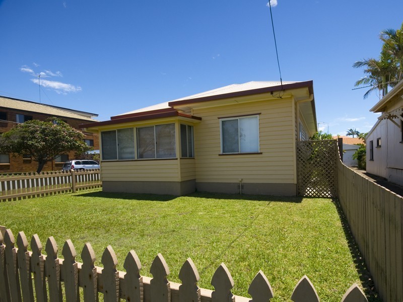147 Flinders Parade, Scarborough QLD 4020