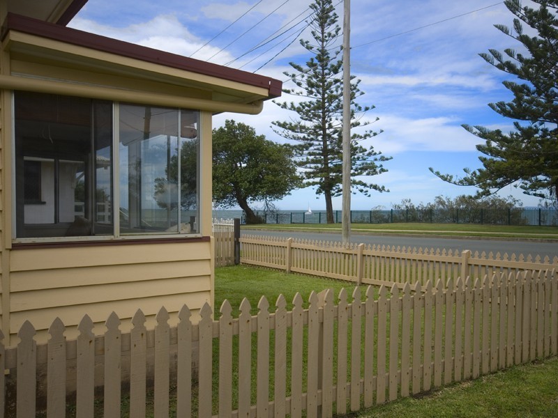 147 Flinders Parade, Scarborough QLD 4020