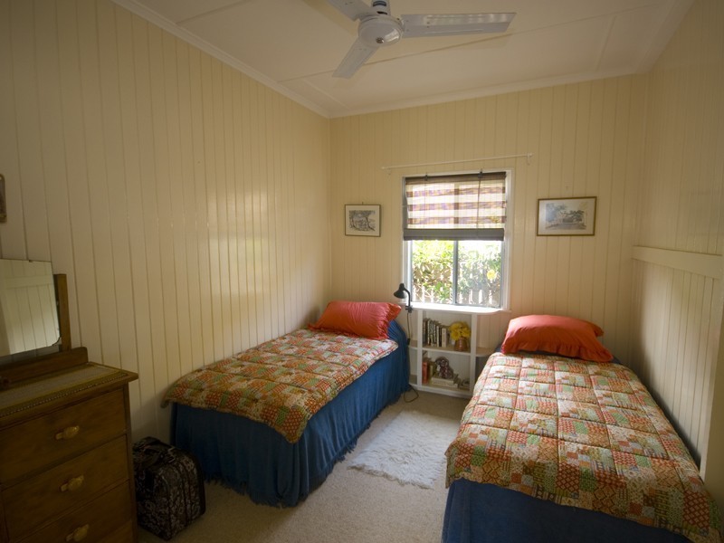 147 Flinders Parade, Scarborough QLD 4020