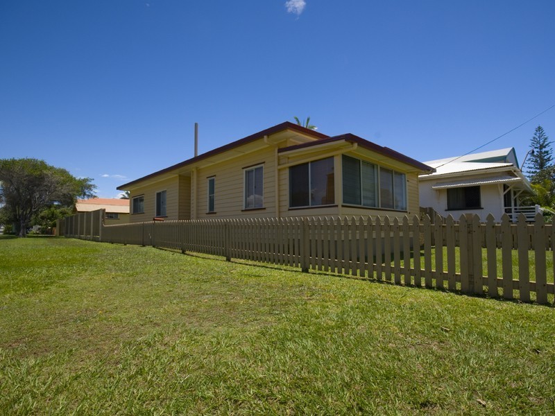 147 Flinders Parade, Scarborough QLD 4020