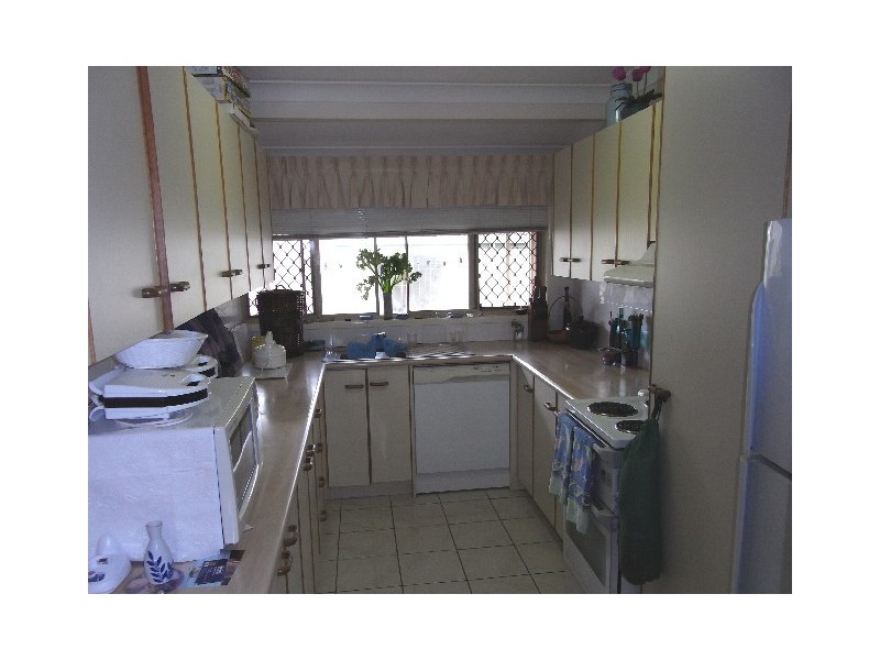 4/2a Landsborough Avenue, Scarborough QLD 4020