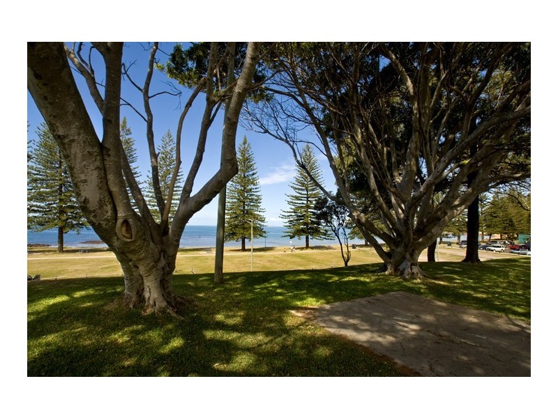 4/2a Landsborough Avenue, Scarborough QLD 4020