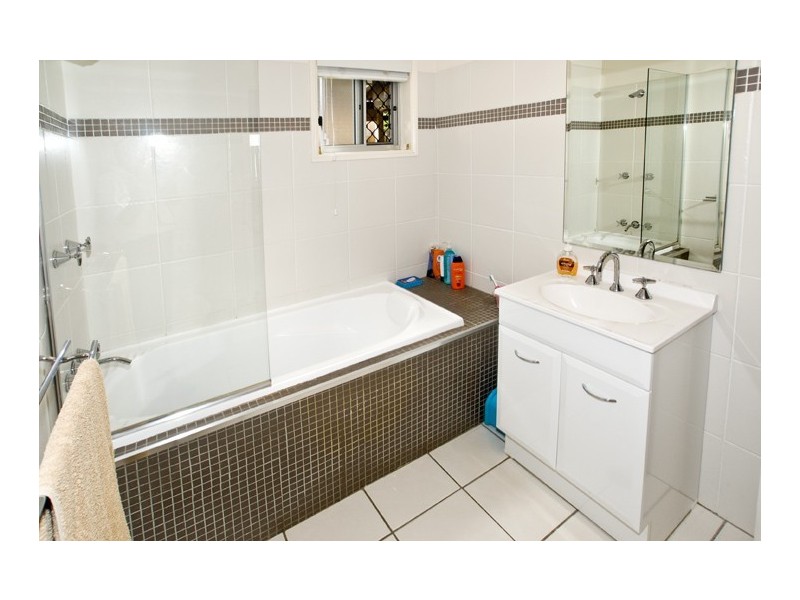 36 Rock Street, Scarborough QLD 4020