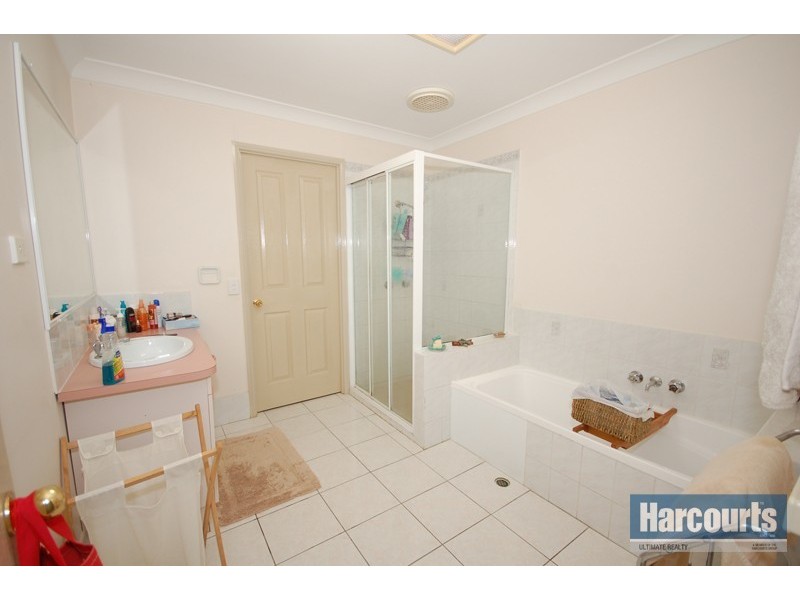 2/8 Wattle Road, Rothwell QLD 4022