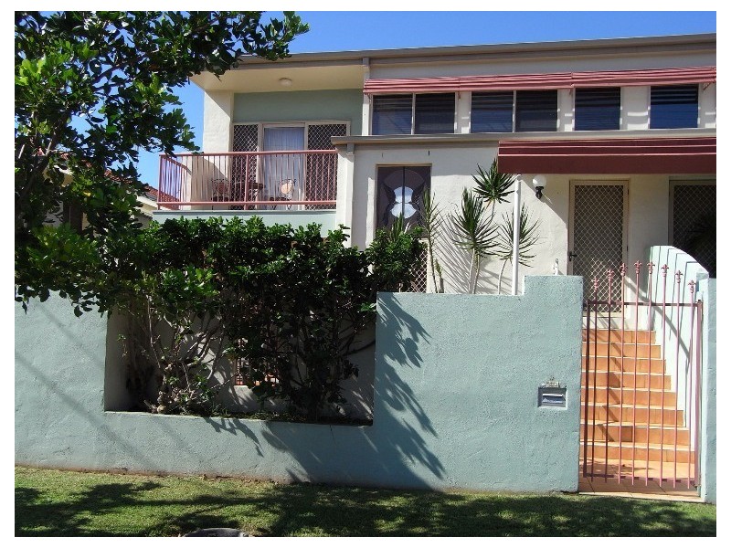 4/19 Griffith Road, Scarborough QLD 4020