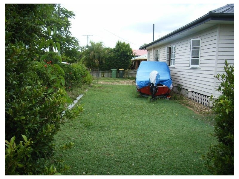 20 Griffith Road, Scarborough QLD 4020