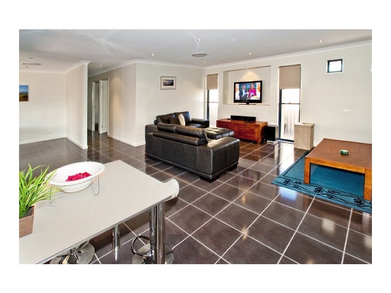 43 Lionheart Crescent, Newport QLD 4020