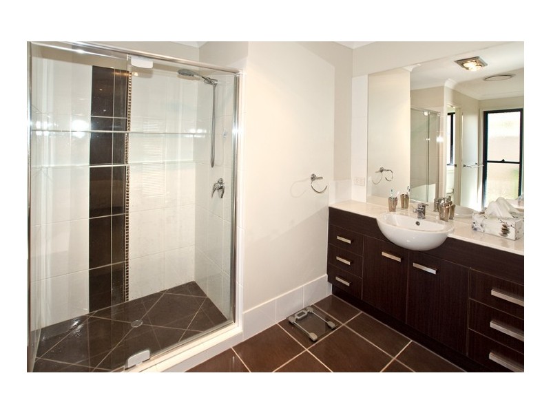 43 Lionheart Crescent, Newport QLD 4020