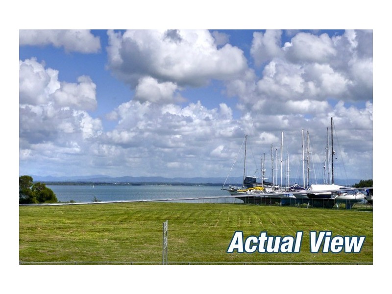 86 Oyster Point Esplanade, Scarborough QLD 4020