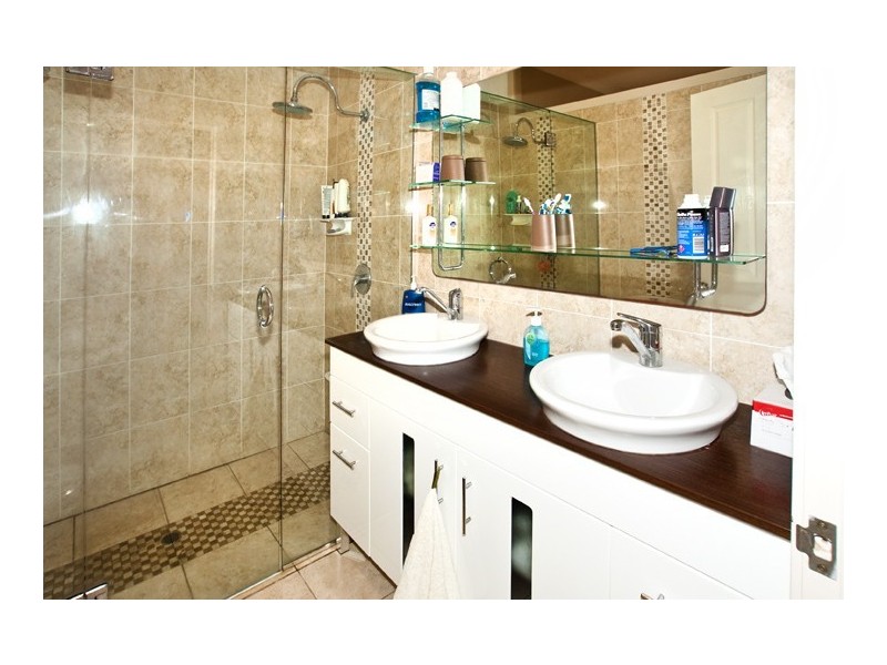 86 Oyster Point Esplanade, Scarborough QLD 4020