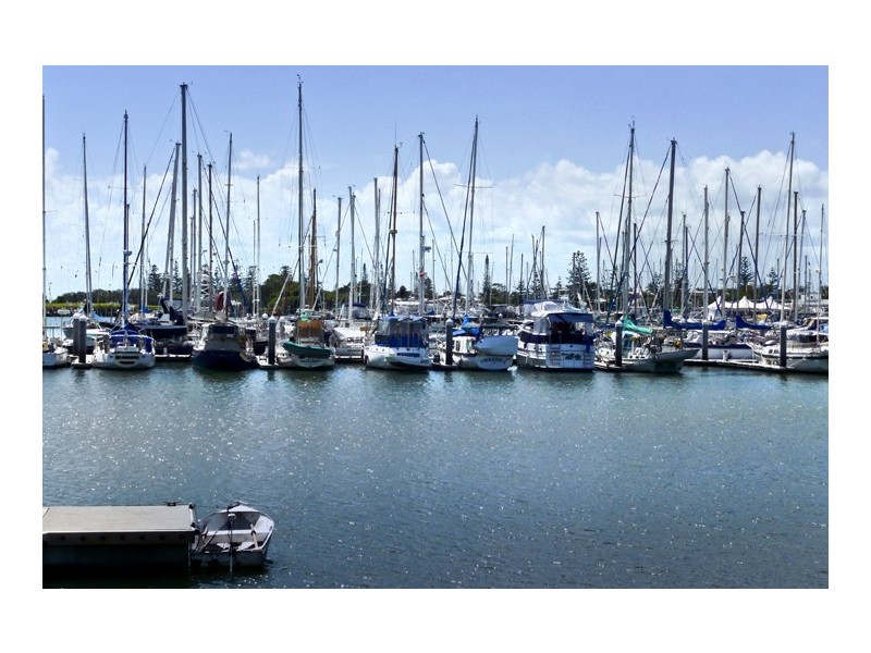 86 Oyster Point Esplanade, Scarborough QLD 4020