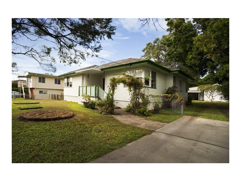 25 Michel Road, Scarborough QLD 4020