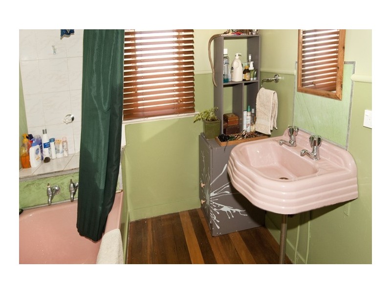 454 Oxley Avenue, Redcliffe QLD 4020