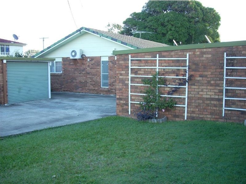 2/95 Kate Street, Woody Point QLD 4019