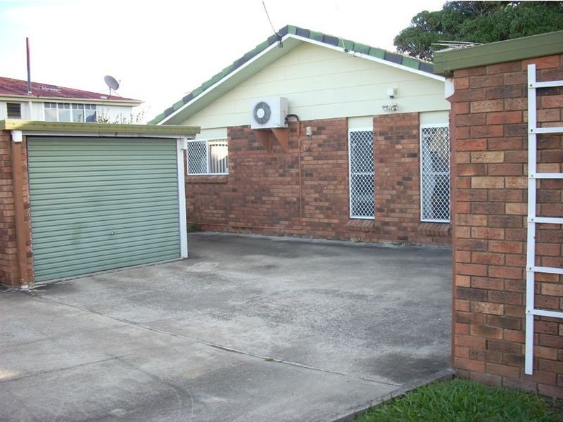 2/95 Kate Street, Woody Point QLD 4019