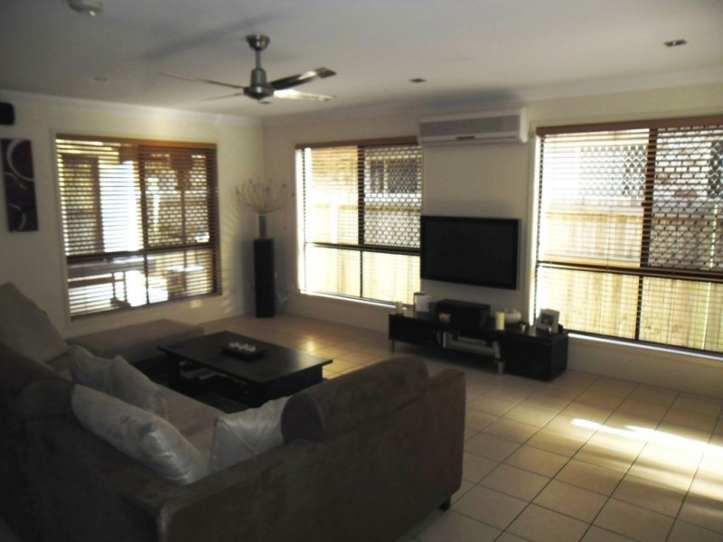 12 Kristen Court, Newport QLD 4020