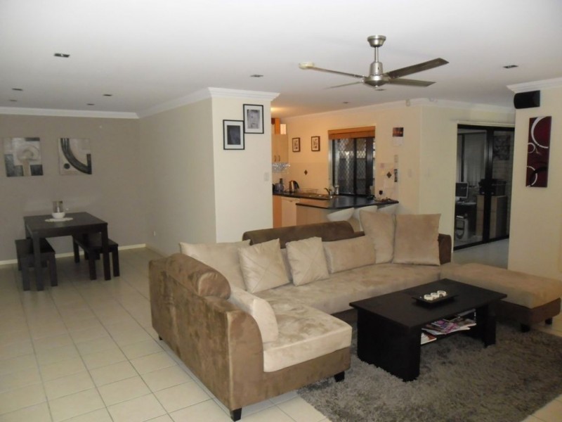 12 Kristen Court, Newport QLD 4020