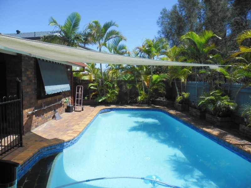 19 Southern Cross Drive, Newport QLD 4020