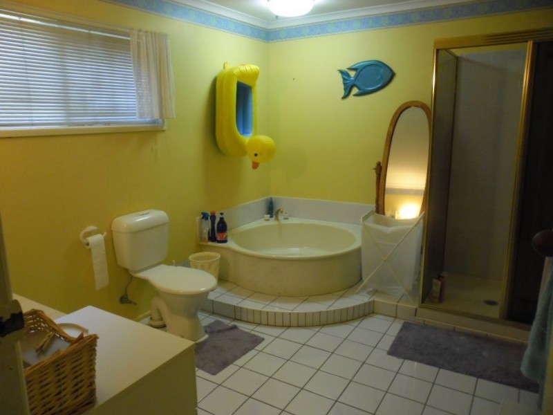 19 Southern Cross Drive, Newport QLD 4020