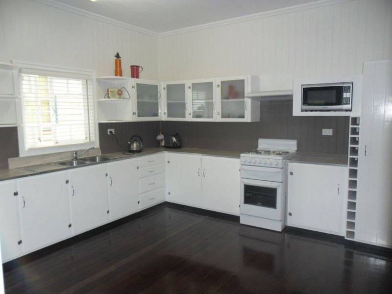 406 Oxley Avenue, Redcliffe QLD 4020