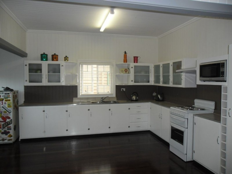 406 Oxley Avenue, Redcliffe QLD 4020