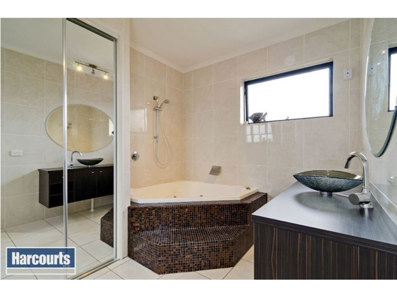 19 Dolphin Street, Newport QLD 4020