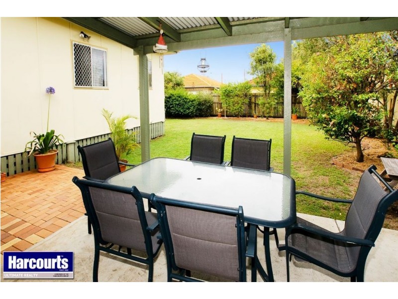 32 Garnet Street, Scarborough QLD 4020