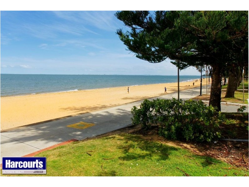 33 Marine Parade, Redcliffe QLD 4020