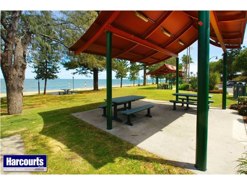 33 Marine Parade, Redcliffe QLD 4020