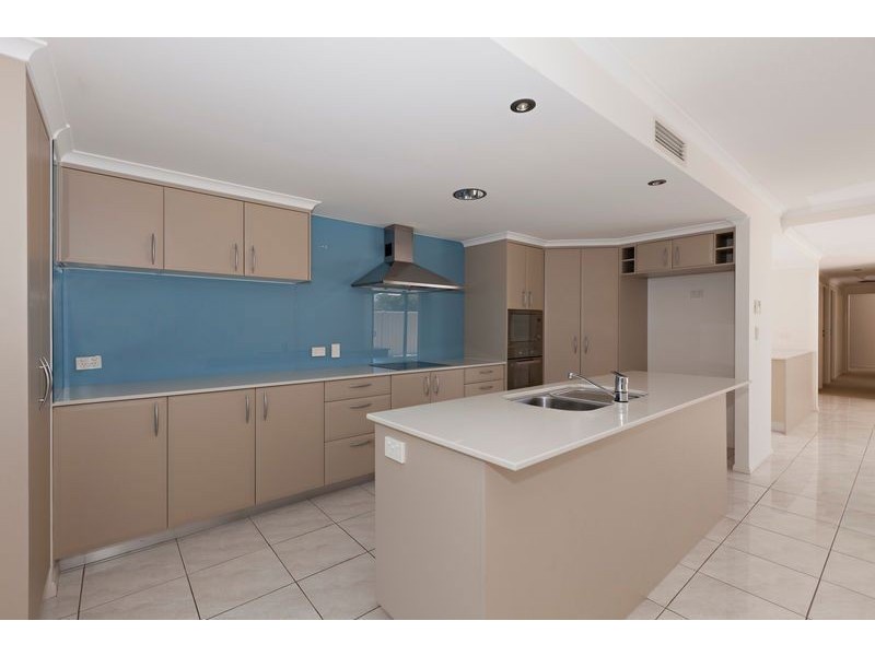 2/141 Flinders Parade, Scarborough QLD 4020