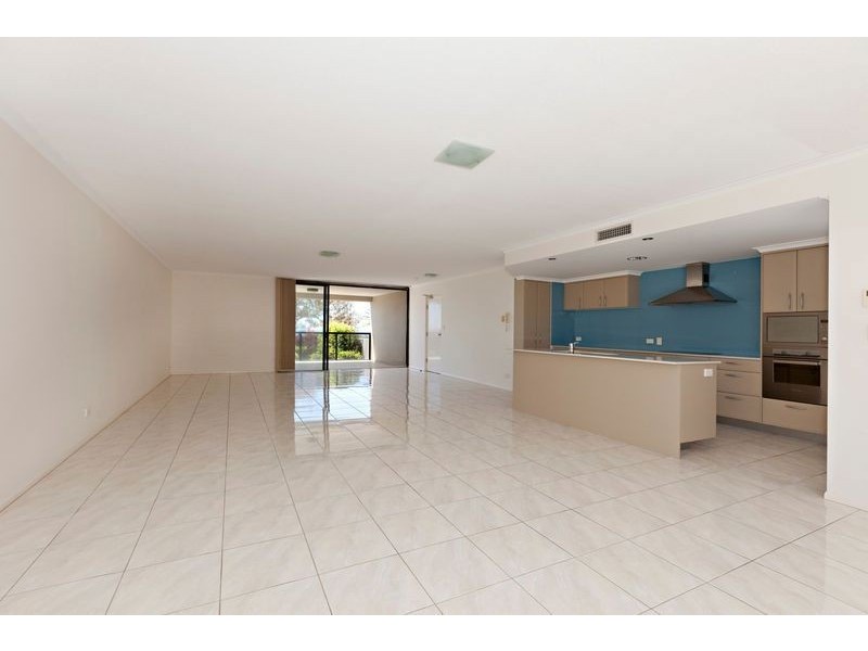 2/141 Flinders Parade, Scarborough QLD 4020