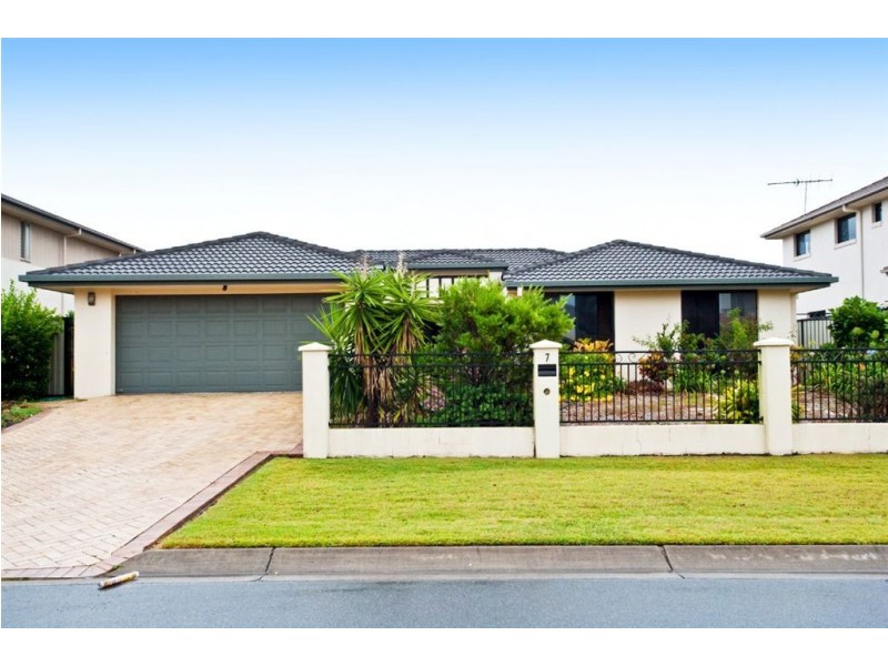 7 Aurora Place, Newport QLD 4020