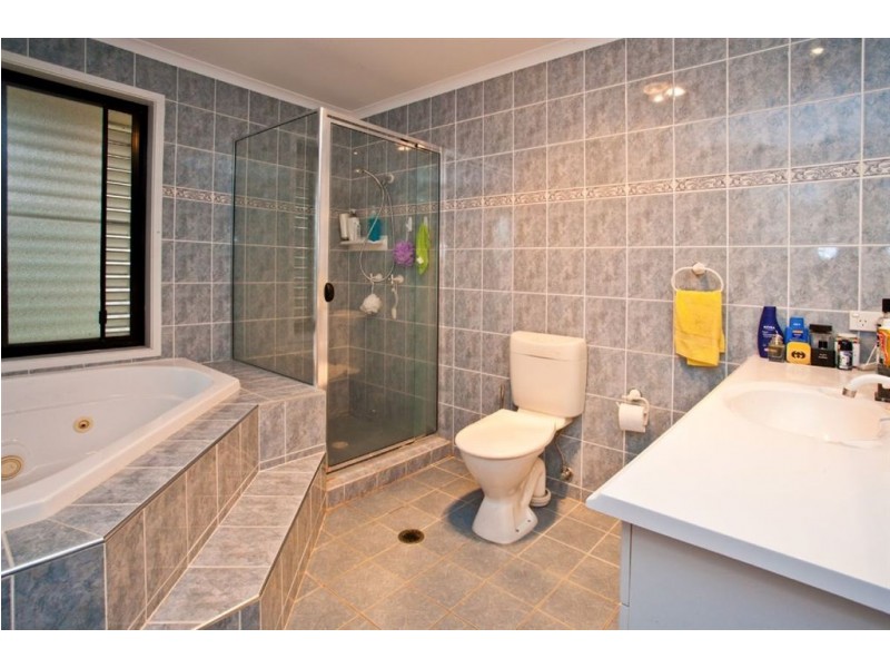 7 Aurora Place, Newport QLD 4020