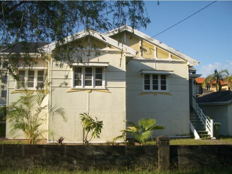 2 Manley Street, Redcliffe QLD 4020