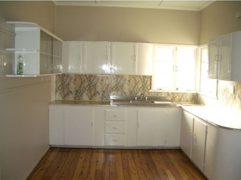 2 Manley Street, Redcliffe QLD 4020