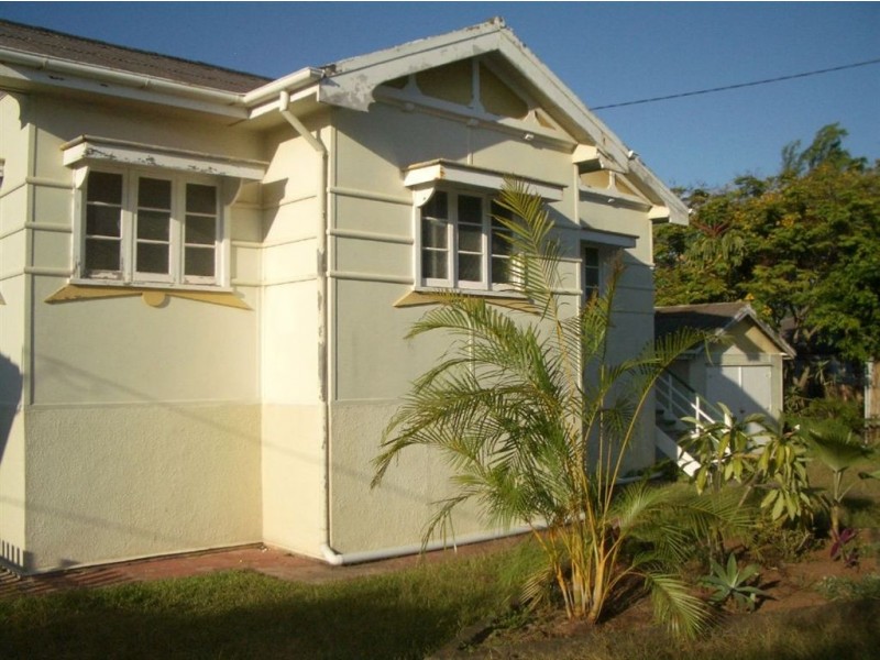 2 Manley Street, Redcliffe QLD 4020