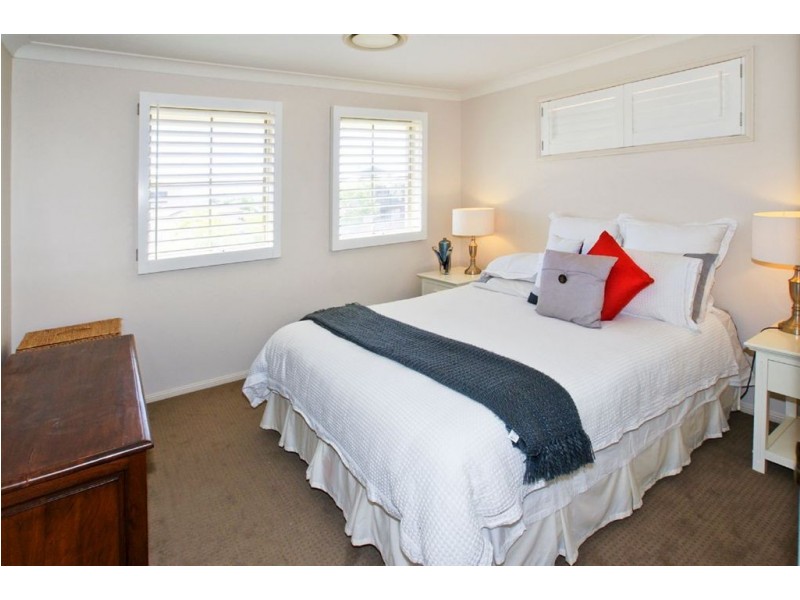 4 Aurora Place, Newport QLD 4020