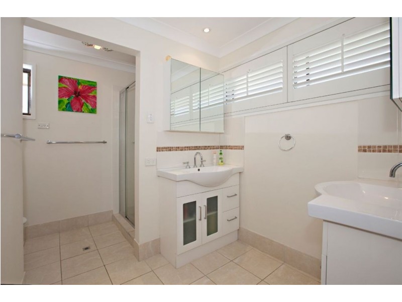 11 Dolphin Street, Newport QLD 4020