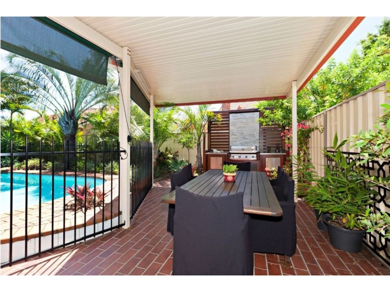 11 Dolphin Street, Newport QLD 4020