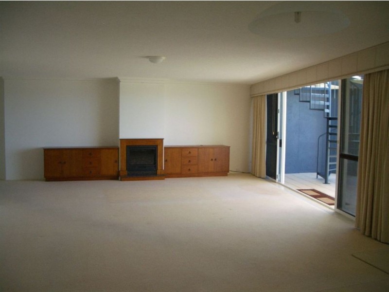 P2/179 Landsborough Avenue, Scarborough QLD 4020