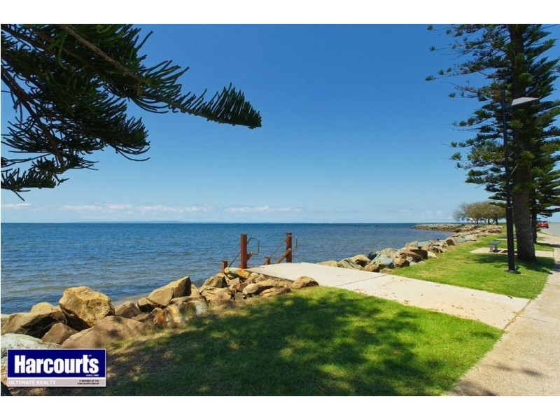 43 Flinders Parade, Scarborough QLD 4020