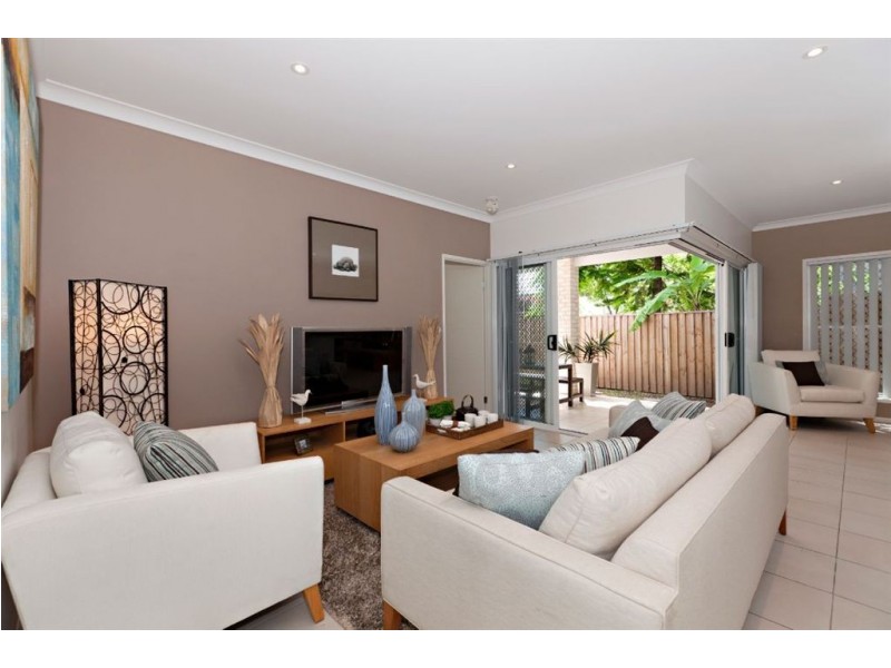 16a Roma Street, Scarborough QLD 4020